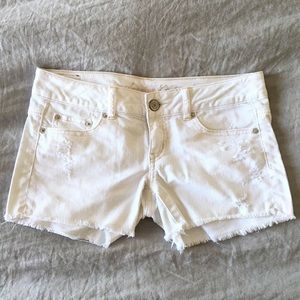 💕 American Eagle White Distressed Jean Shorts